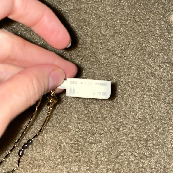 Gold toned necklace - Picture 3 of 5